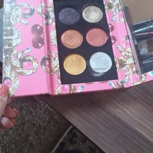 Eyeshadow palettes